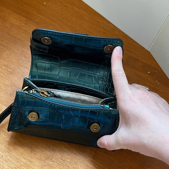 Guess mini bag. Metallic Blue. - Picture 2 of 4